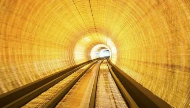 山岭隧道洞口段桥隧相接工程施工技术研究