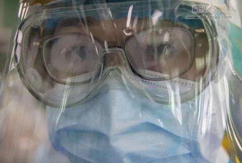 新型冠状病毒肺炎疫情防控期间医用护目镜松紧适宜的重要性